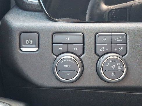 Used 2025 Chevrolet Silverado 2500 LT w/ Trail Boss Package AWD/4WD image 25