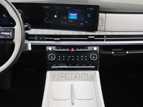 Used 2025 Hyundai Santa Fe Calligraphy FWD image 16
