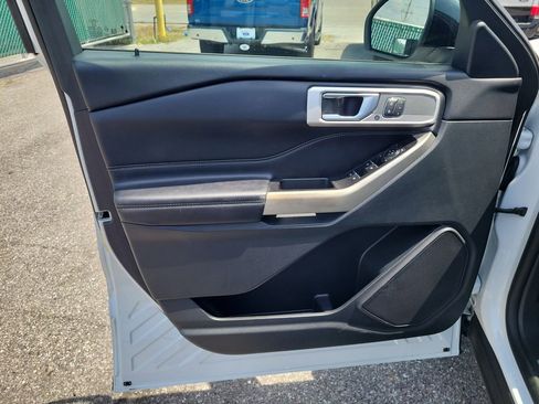 Used 2021 Ford Explorer Limited w/ Equipment Group 301A AWD/4WD image 23
