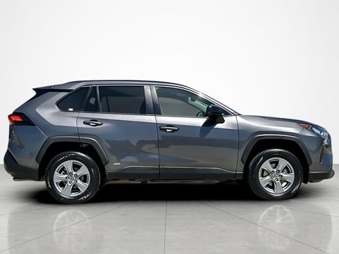 Certified 2022 Toyota RAV4 LE AWD/4WD image 6