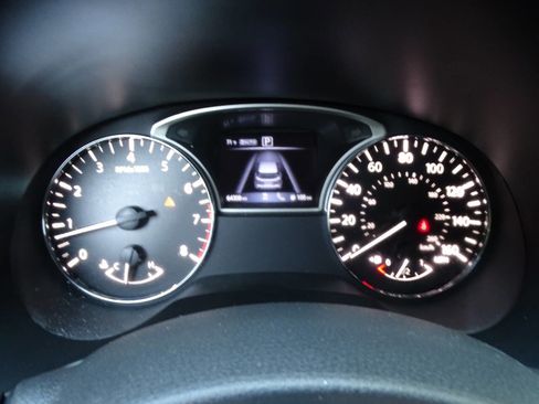 Used 2019 Nissan Pathfinder SV image 17