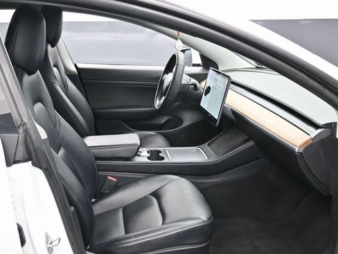 Used 2021 Tesla Model 3 Standard Range Plus image 39