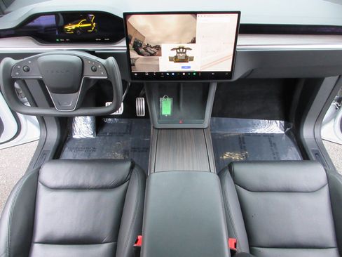 Used 2022 Tesla Model X image 19