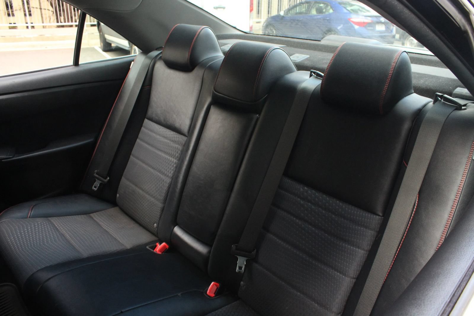 Used 2015 Toyota Camry SE FWD image 16