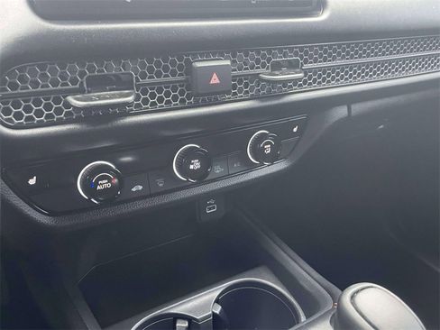 Certified 2025 Honda HR-V Sport image 27