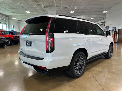 Used 2023 Cadillac Escalade V AWD/4WD image 8
