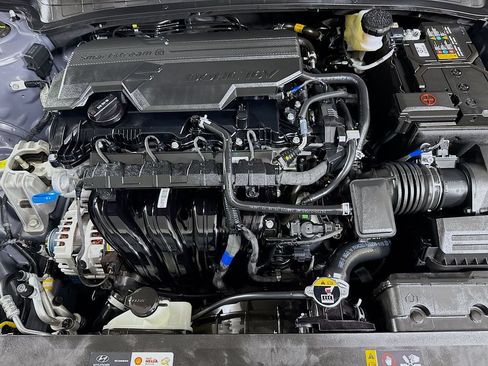 Certified 2025 Hyundai Elantra SE FWD image 32