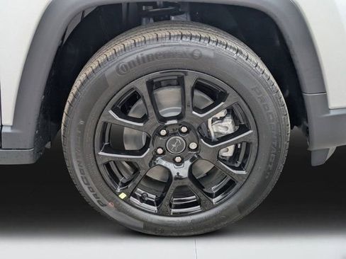 New 2026 Jeep Compass Latitude image 9