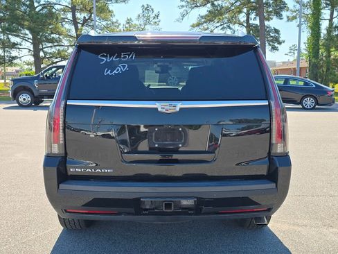 Used 2017 Cadillac Escalade Premium Luxury AWD/4WD image 4