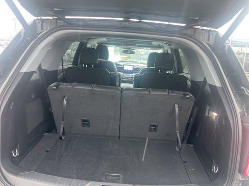 Used 2023 Ford Explorer XLT w/ Equipment Group 202A image 9