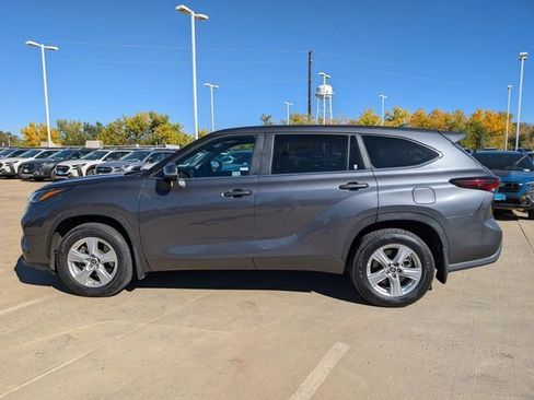 Used 2024 Toyota Highlander LE image 9