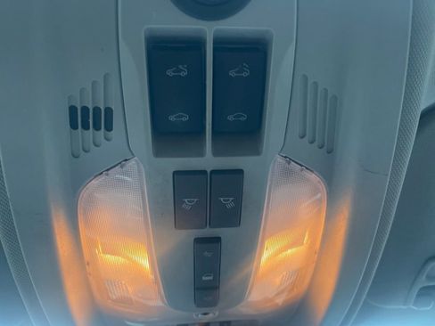 Used 2016 Chevrolet Equinox LTZ w/ Enhanced Convenience Package image 19