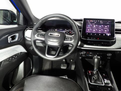 Used 2024 Jeep Compass Latitude AWD/4WD image 13