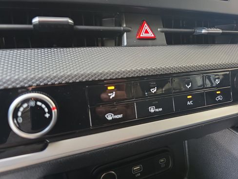 Certified 2025 Kia Sportage LX FWD image 16