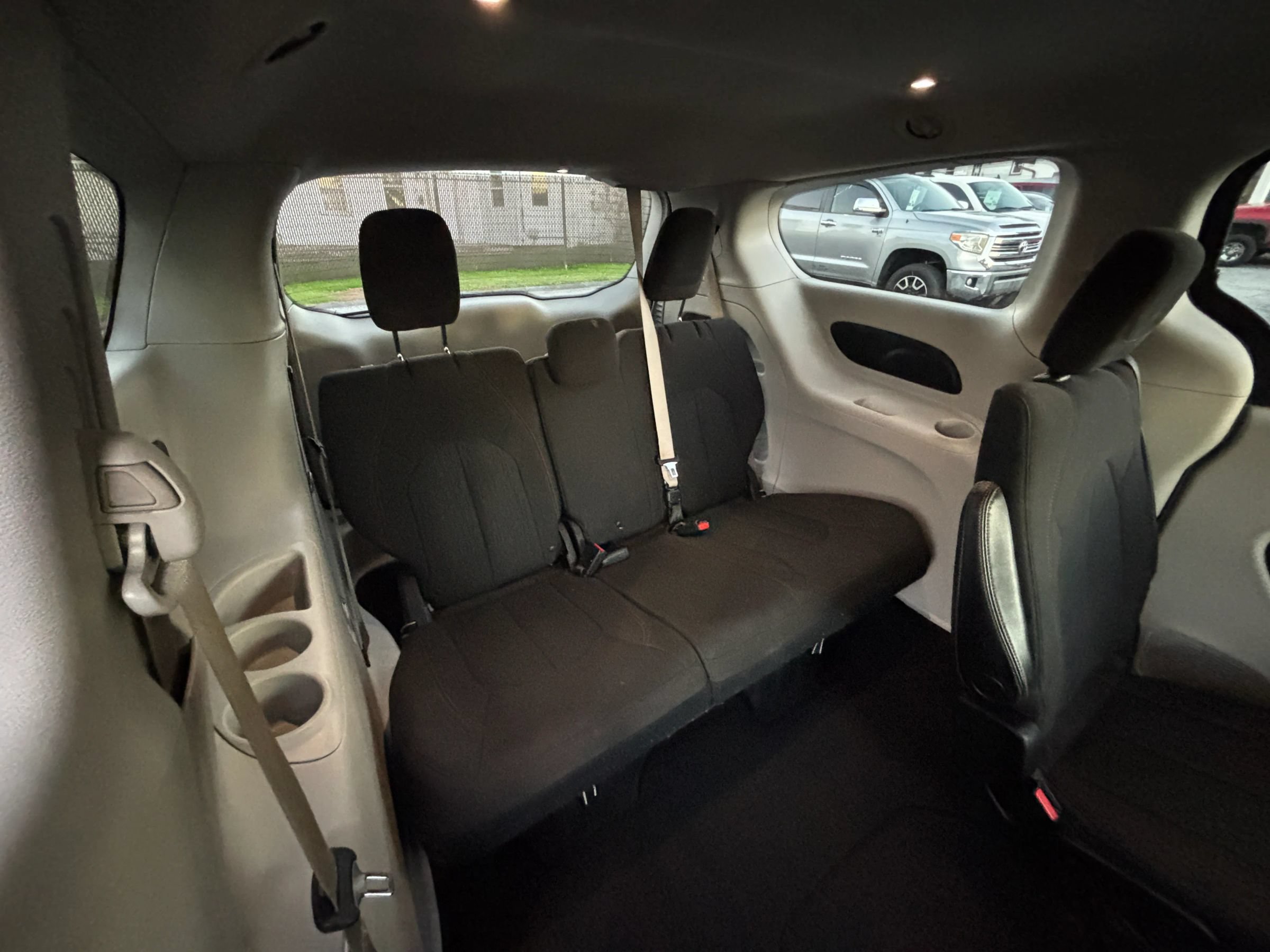 Used 2017 Chrysler Pacifica Touring FWD image 9