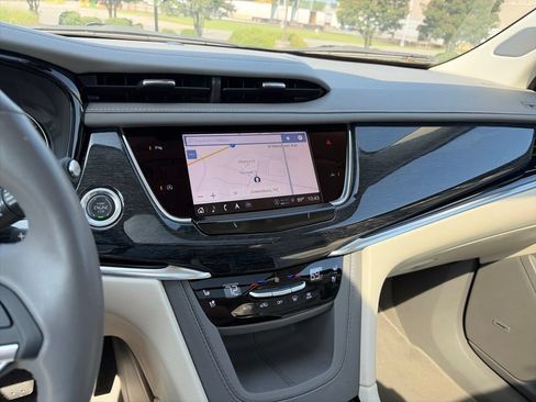 Used 2023 Cadillac XT6 Premium Luxury FWD image 9