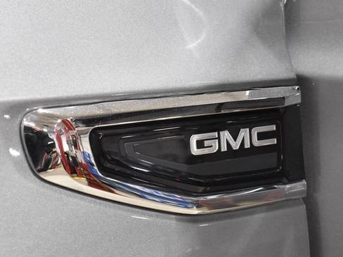 Used 2024 GMC Yukon SLE image 38