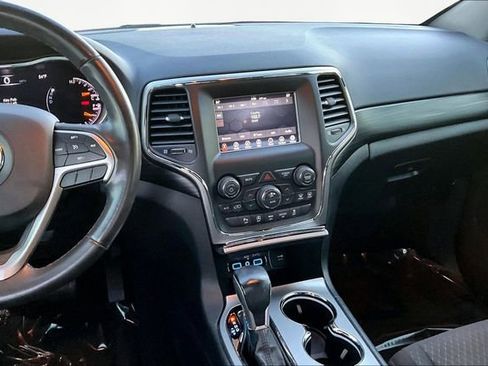 Used 2020 Jeep Grand Cherokee Laredo image 9