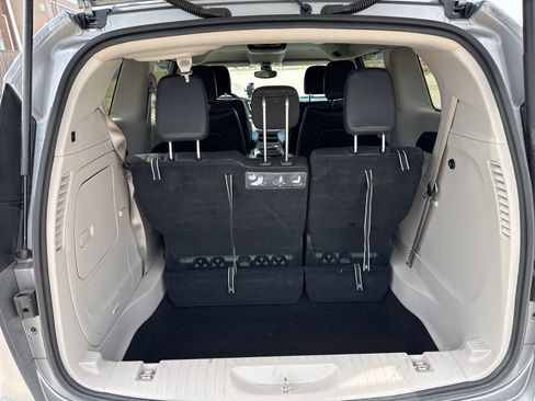 Used 2017 Chrysler Pacifica Premium image 22