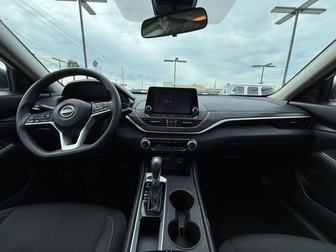 Used 2025 Nissan Altima 2.5 SV image 35