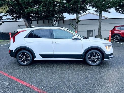 New 2025 Kia Niro EX image 8