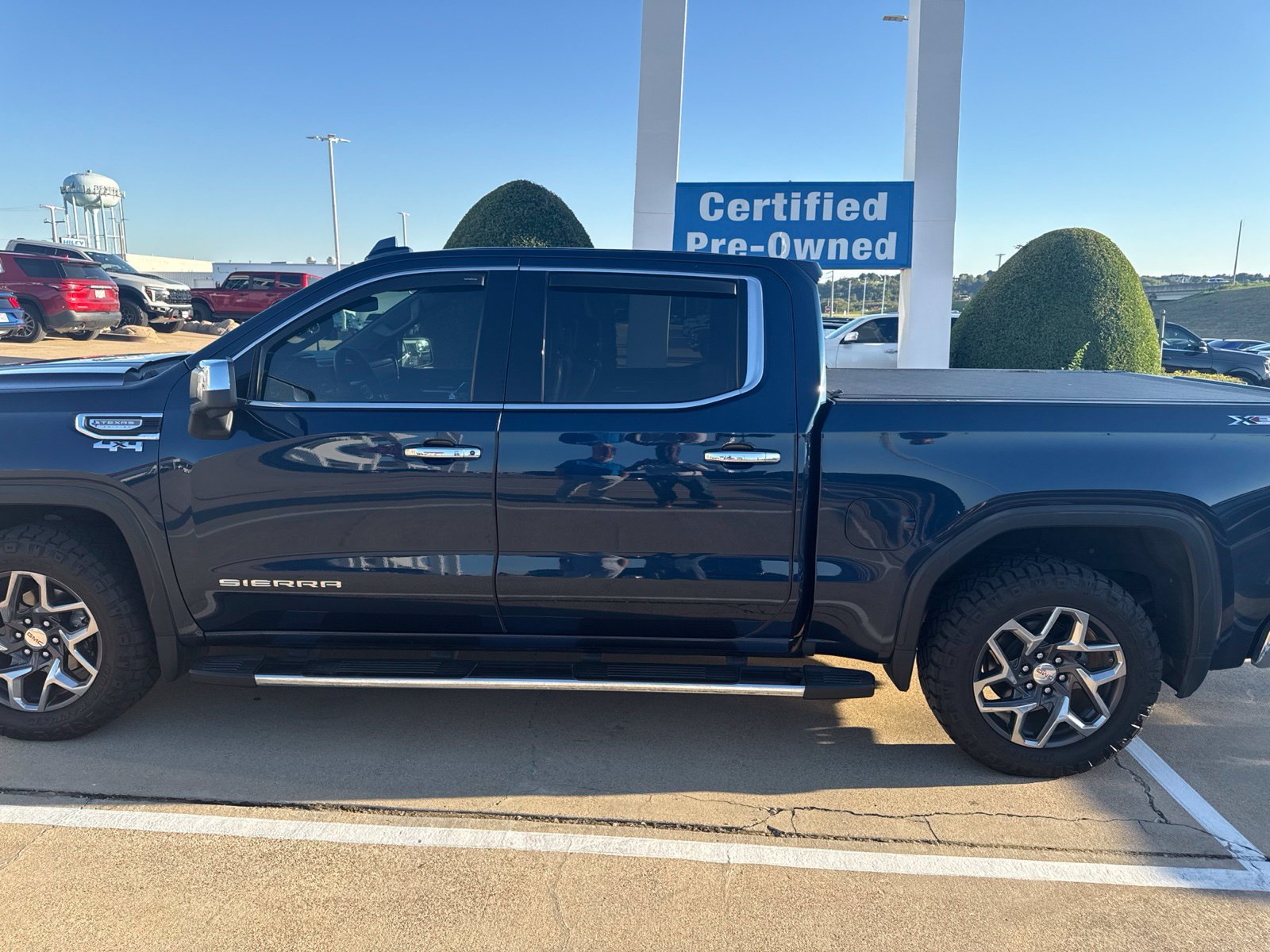 Used 2023 GMC Sierra 1500 SLT AWD/4WD image 10