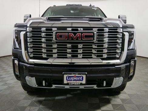 New 2026 GMC Sierra 3500 Denali w/ Denali Reserve Package image 7