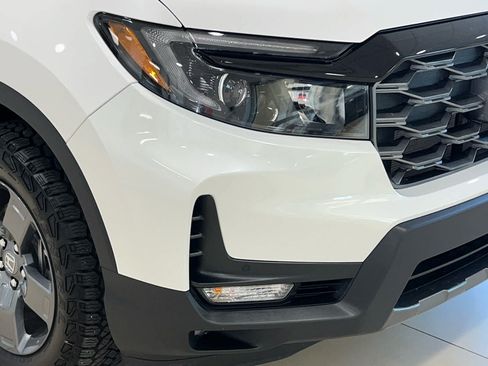 Used 2025 Honda Ridgeline TrailSport image 2