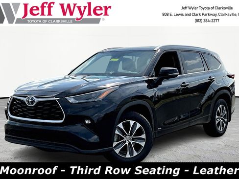 Used 2024 Toyota Highlander XLE AWD/4WD image 1