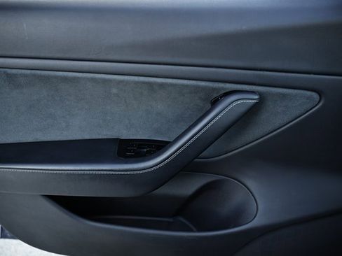 Used 2018 Tesla Model 3 Long Range image 15