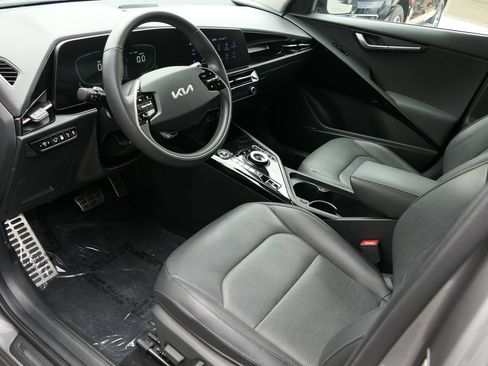 Certified 2023 Kia Niro SX Touring FWD image 11