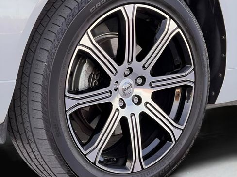 Used 2021 Volvo XC60 T5 Inscription image 12