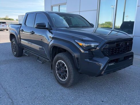 Used 2024 Toyota Tacoma TRD Off-Road w/ TRD Off Road Upgrade Package image 3