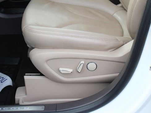 Used 2022 Lincoln Nautilus Reserve w/ Luxury Package image 11