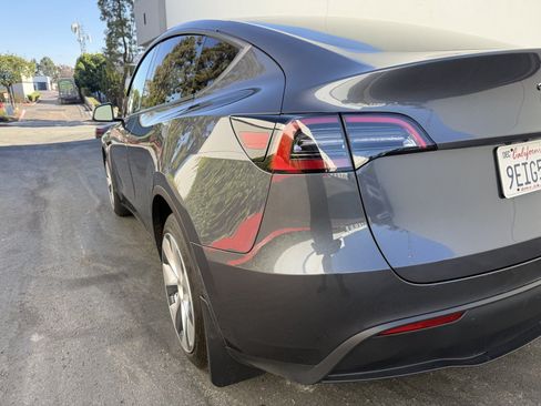 Used 2023 Tesla Model Y Long Range AWD/4WD image 10