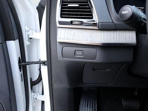 Used 2025 Volvo XC90 B6 Ultra w/ Protection Package Premier image 36