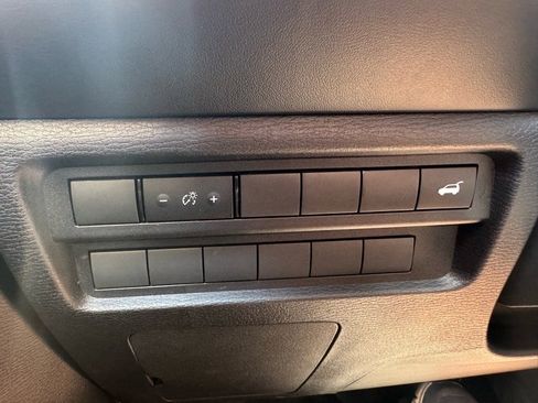 New 2025 Mitsubishi Outlander SE image 24