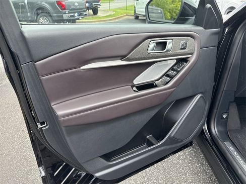 Used 2025 Ford Explorer Platinum image 21