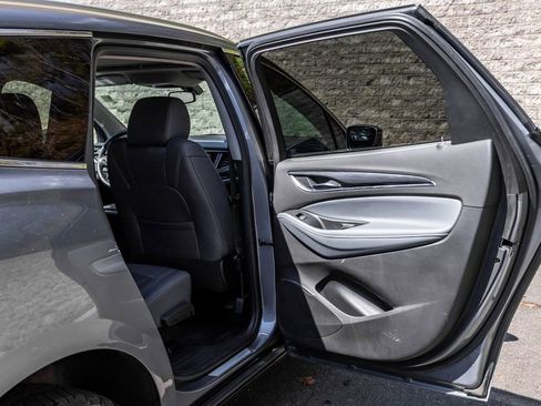 Used 2019 Buick Enclave Essence image 16