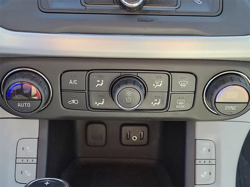 Used 2018 GMC Acadia SLE image 29