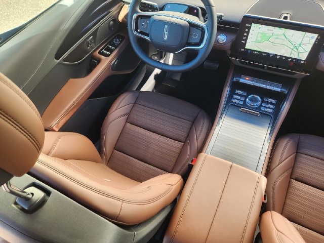 New 2026 Lincoln Nautilus Reserve w/ Jet Appearance Package AWD/4WD image 10