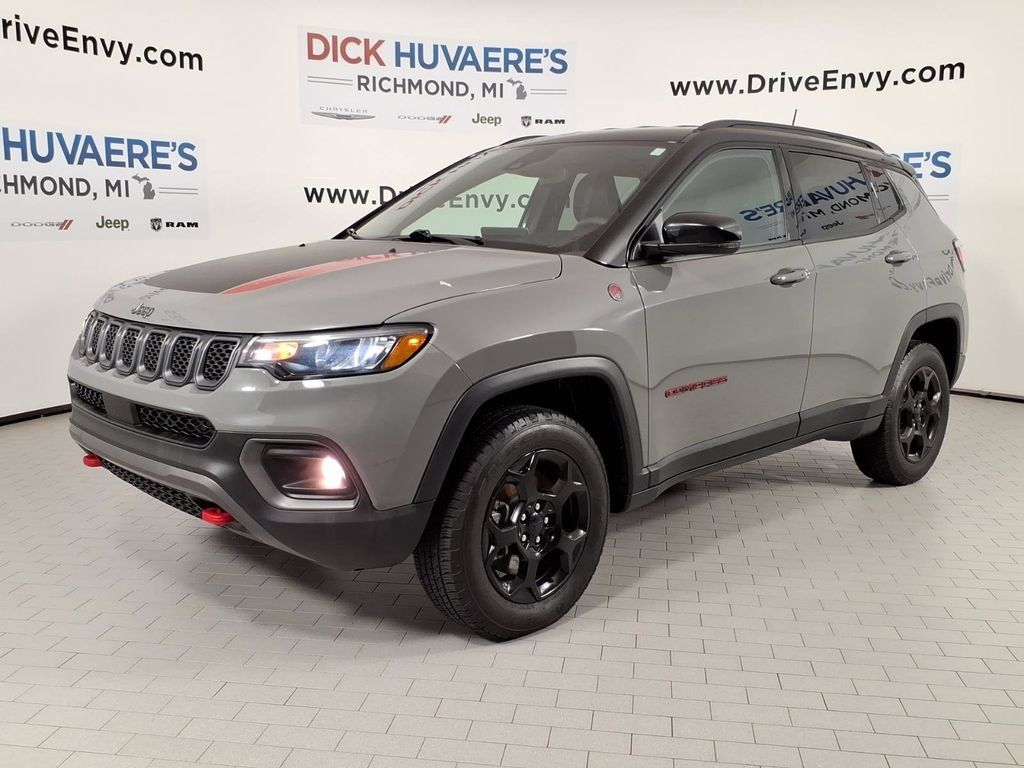 Used 2023 Jeep Compass Trailhawk AWD/4WD image 1