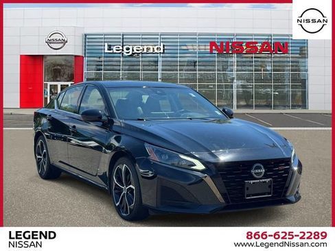 Certified 2023 Nissan Altima 2.5 SR w/ SR Premium Package FWD image 1