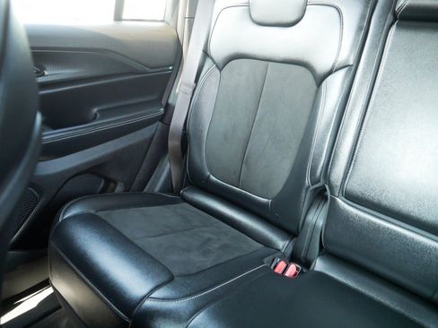 Used 2023 Jeep Grand Cherokee Altitude AWD/4WD image 12