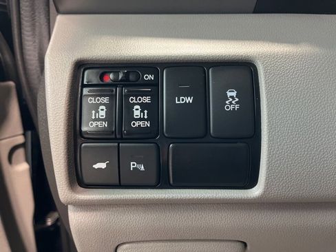 Used 2016 Honda Odyssey Touring image 16