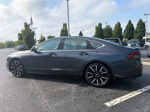 Used 2025 Honda Accord Touring image 11