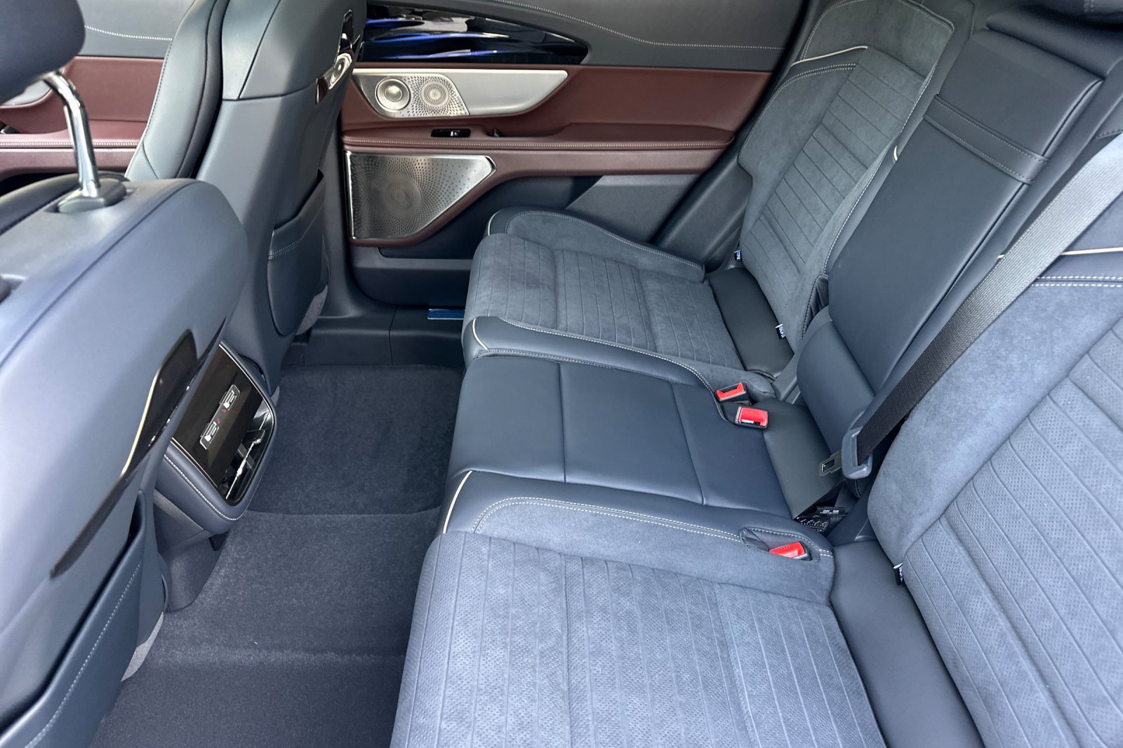 New 2026 Lincoln Nautilus Black Label w/ Jet Appearance Package AWD/4WD image 11