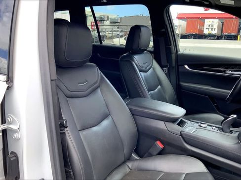 Used 2023 Cadillac XT6 Premium Luxury w/ Technology Package FWD image 13