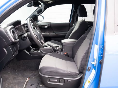 Used 2020 Toyota Tacoma TRD Sport image 10