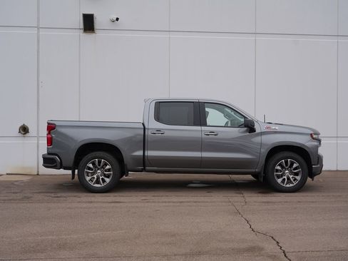 Used 2022 Chevrolet Silverado 1500 RST image 2
